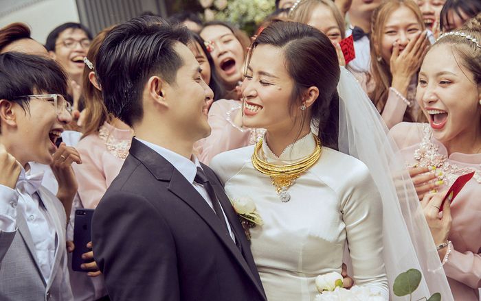 Đông Nhi - Ông Cao Thắng không cho khách mời mang smartphone dự lễ cưới