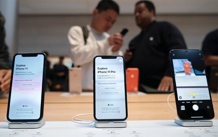 Mang iPhone đi sửa, cô gái tá hoả vì hành động bệnh hoạn của nhân viên Apple Store