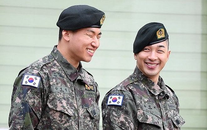 Taeyang và Daesung viết thư tay gửi fan trong ngày xuất ngũ: Con đường mới vẫn sẽ ngập tràn hoa nở rộ