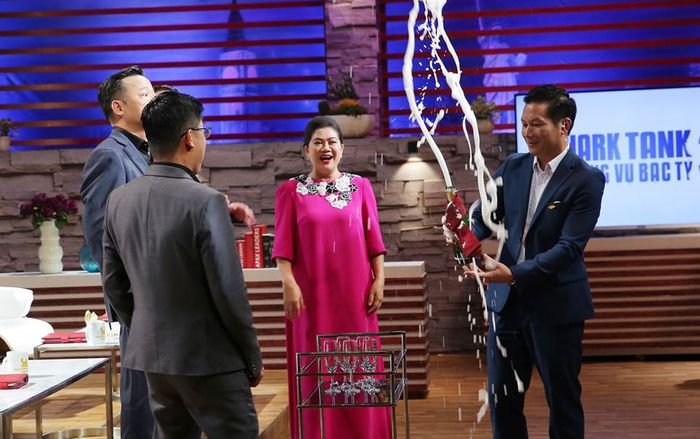 Shark nào mạnh tay chi tiền đầu tư nhất trong Shark Tank mùa 3?