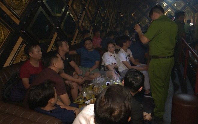Phát hiện 35 thanh niên nam nữ dương tính ma túy trong quán bar ở Đà Nẵng