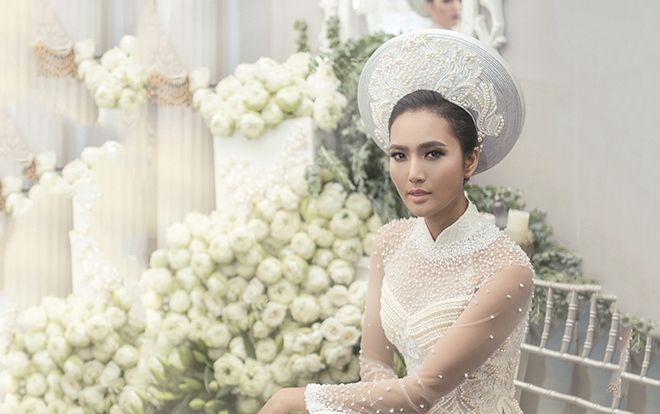 Siêu mẫu gốc Khmer hoá thành nàng dâu yêu kiều với áo dài cưới