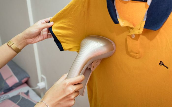 Dùng thử bàn ủi hơi nước đứng khiến việc là ủi không còn là ác mộng