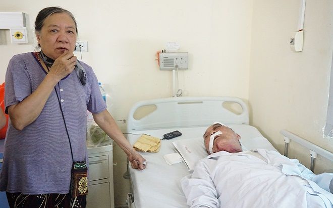 Vợ cựu binh 80 tuổi bị tài xế xe ôm hành hung chấn thương nặng: 'Việc xảy ra rồi hai bên đã hòa giải, bắt anh ta tù tội cũng khổ người thân'