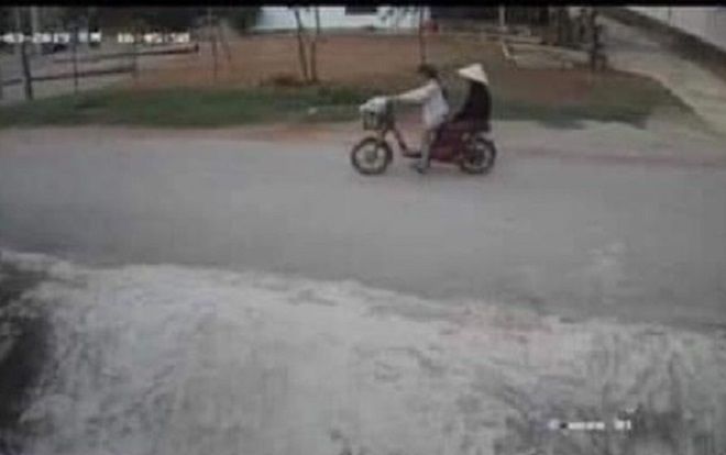 Khởi tố người bà đẩy cháu nội xuống đập nước do mâu thuẫn gia đình