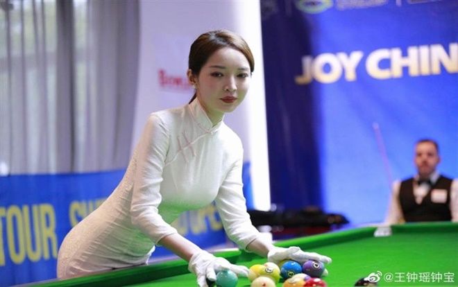 Nữ trọng tài bida thân hình gợi cảm gây sốt mạng xã hội