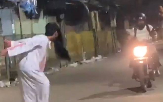 Nhóm thanh niên bị bắt vì hóa trang thành ma quỷ hù dọa người đi đường