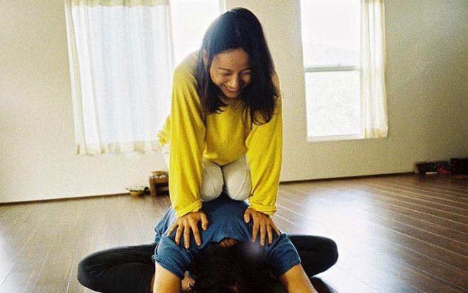 Lee Hyori bình yên tập yoga bên chồng, ai nhìn cũng thốt lên 'hạnh phúc chỉ đơn giản đến thế'
