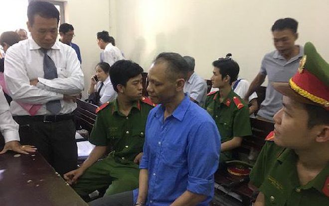 Ngã vào… mông em vợ, gã anh rể lãnh án 9 tháng tù