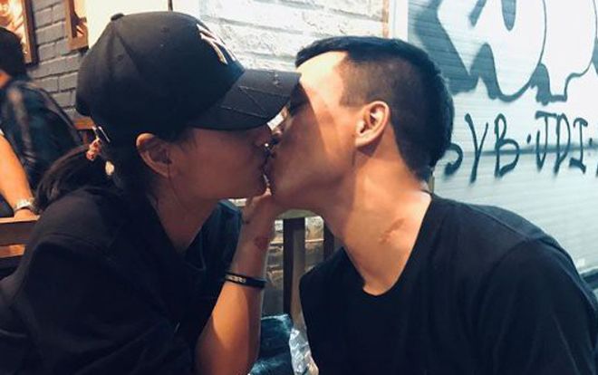 Giữa chốn công cộng, hotgirl Hồng Quế táo bạo 'khóa môi' bạn trai bất chấp mọi ánh nhìn