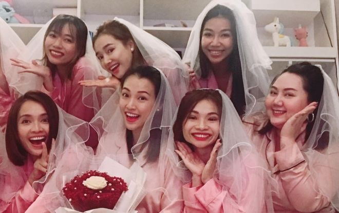 Hoàng Oanh xinh đẹp bên Nhã Phương, Ái Phương vui 'hết nấc' tiệc độc thân trước thềm hôn lễ