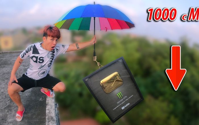 NTN Vlogs tiếp tục ‘khiêu khích’ sau clip thả 100 con dao trên YouTube