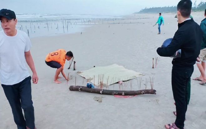 Vụ xác phụ nữ mất đầu tại bãi biển ở Quảng Nam: Tiết lộ về dòng chữ Trung Quốc trên bộ quần áo của nạn nhân
