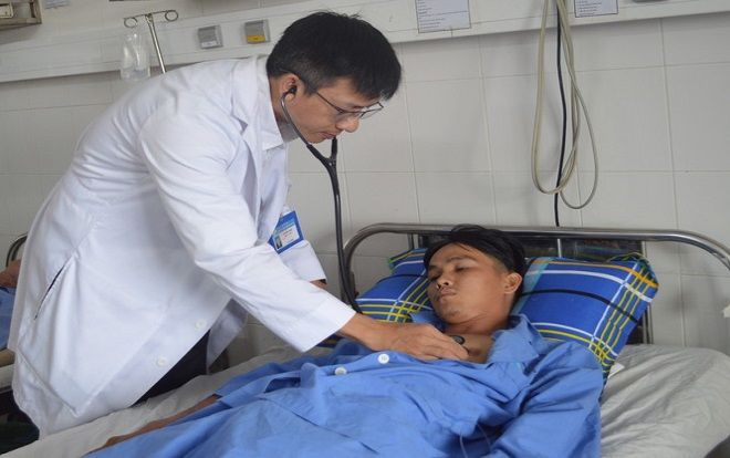 Hút nhiều thuốc lá và uống bia, thanh niên 23 tuổi suýt bỏ mạng vì đột quỵ