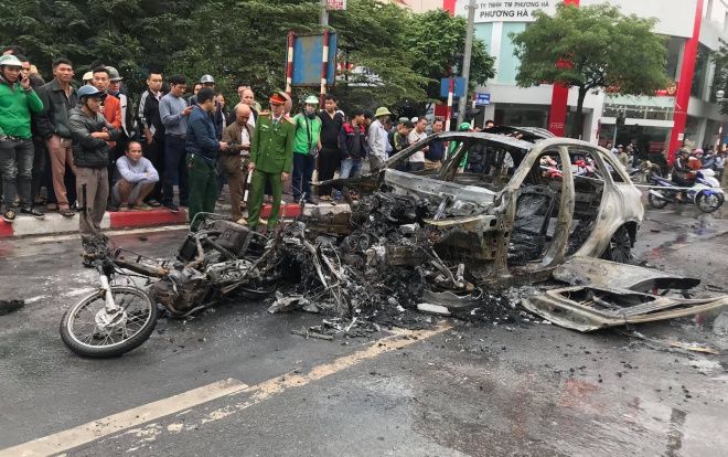 Đã xác định danh tính nữ tài xế Mercedes GLC 250 đâm hàng loạt xe máy gây cháy lớn, kéo lê cô gái tử vong