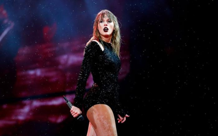 Taylor Swift đang chuẩn bị màn 'dằn mặt thế kỉ' trên sân khấu AMAs cùng Selena Gomez, Halsey,…?