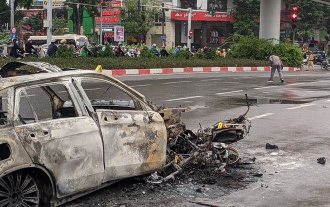 Vụ nữ tài xế Mercedes GLC 250 đâm hàng loạt xe máy gây cháy lớn: Cảnh sát điều tra danh tính cô gái tử vong