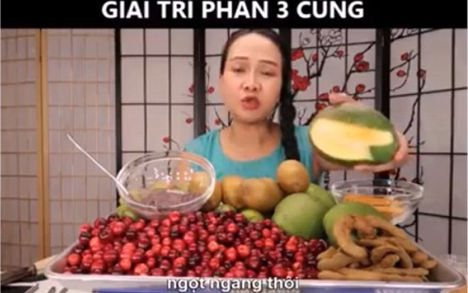 Sau clip cám ơn 'sương sương', vlogger Vinh Nguyễn Thị lại khiến dân tình cười ngất với loạt review trái cây 'chua phúc hậu, ngọt đằm thắm'