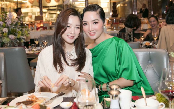 Hoa hậu Đền Hùng Giáng My khoe ảnh đón sinh nhật tuổi 48 đầy hạnh phúc bên cạnh con gái cưng xinh đẹp