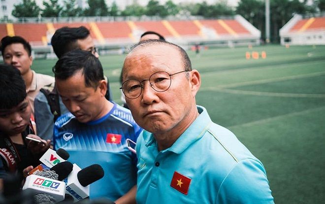 Hãnh diện như Sinh viên Tôn Đức Thắng: Thầy Park Hang Seo lại đích thân ghé thăm sân vận động đạt chuẩn FIFA của trường