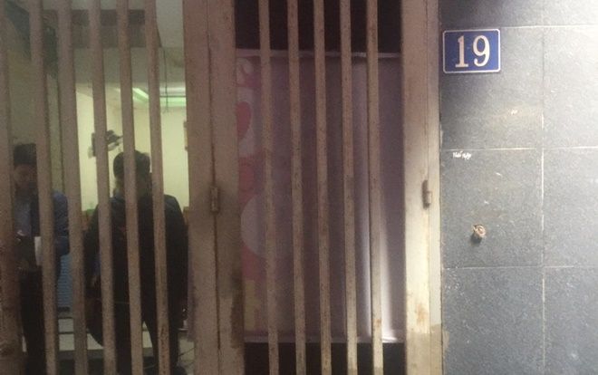 Phát hiện người phụ nữ tử vong trong tư thế treo cổ ngoài hành lang