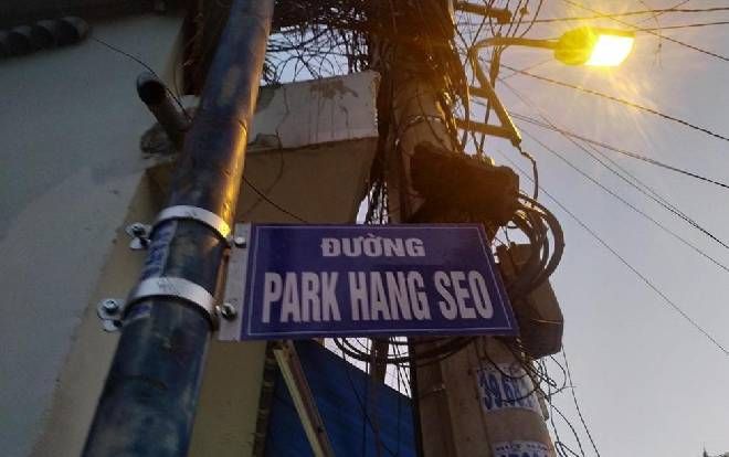 Người dân hiếu kì check-in với tên đường Park Hang Seo ở Sài Gòn