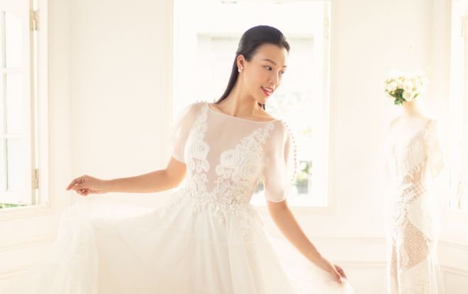 Đây là điểm khác biệt của váy cưới á hậu Hoàng Oanh với những cô dâu Vbiz
