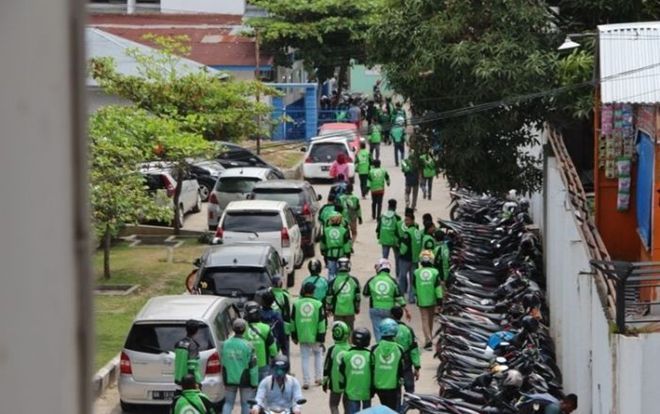 Đám đông tài xế tràn vào bệnh viện 'cướp' thi thể bé sơ sinh 6 tháng tuổi