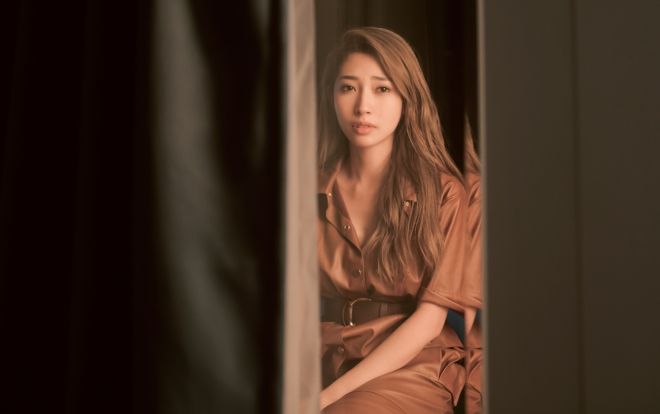 Chẳng nói chẳng rằng, Khổng Tú Quỳnh ngồi khóc hết 20 giây trong teaser MV mới