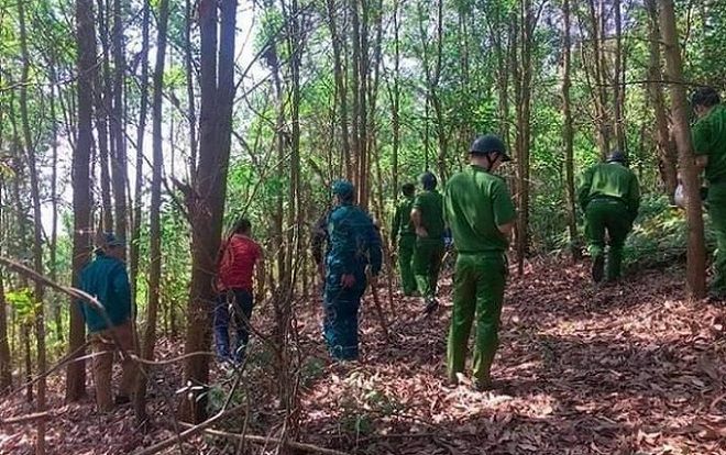 Hơn 200 cảnh sát truy bắt đối tượng dùng dao khống chế nữ tài xế taxi bỏ trốn lên núi, đòi 200 triệu đồng tiền chuộc