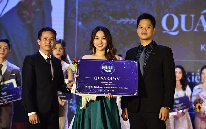 Thầy cô trường Đại học Luật Hà Nội trẻ trung, sôi nổi cùng sinh viên tham gia cuộc thi tìm kiếm gương mặt đại diện
