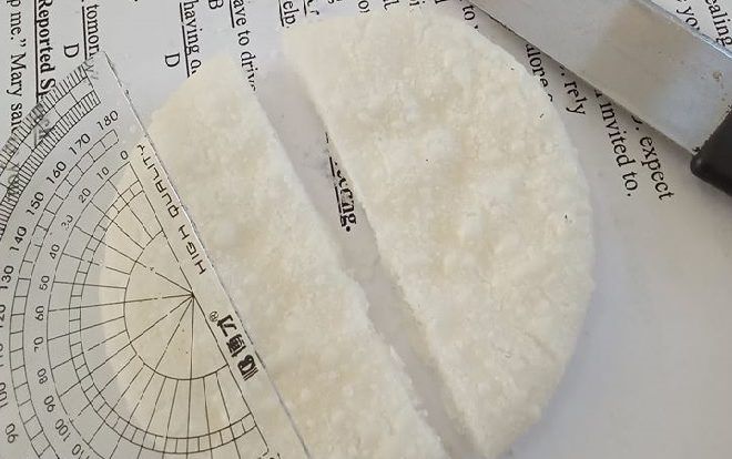 Cách để giữ vững tình bạn: Hãy chia đều chiếc bánh theo phong cách của dân 'chuyên Toán'