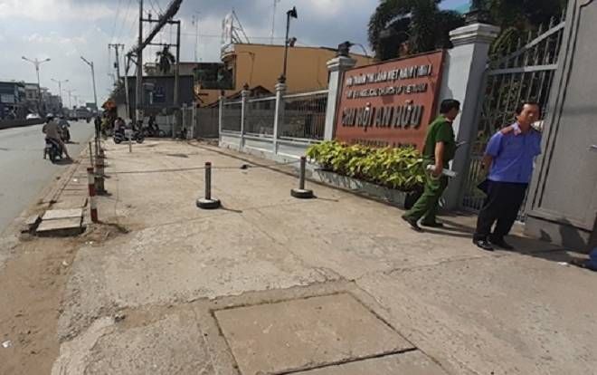 Cãi vã khi về nhà trọ thăm vợ, chồng dùng dao đâm vợ tử vong lúc rạng sáng