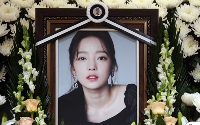Tiết lộ ảnh thờ trong tang lễ Goo Hara!