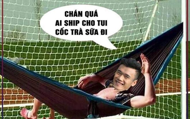 Ảnh chế: Hà Đức Chinh hóa Messi, Bùi Tiến Dũng 'không có gì để bắt'