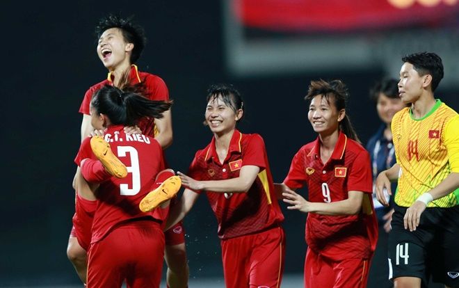 Tuyết Dung rực sáng, ĐT nữ Việt Nam vào bán kết SEA Games 30