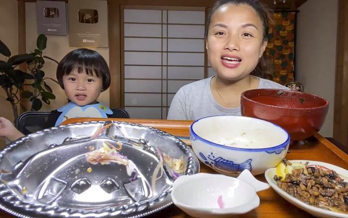 Bị chính chủ đăng đàn tố cáo, Facebook giả mạo Quỳnh Trần JP vẫn chưa 'bay màu' mà còn tăng like khủng