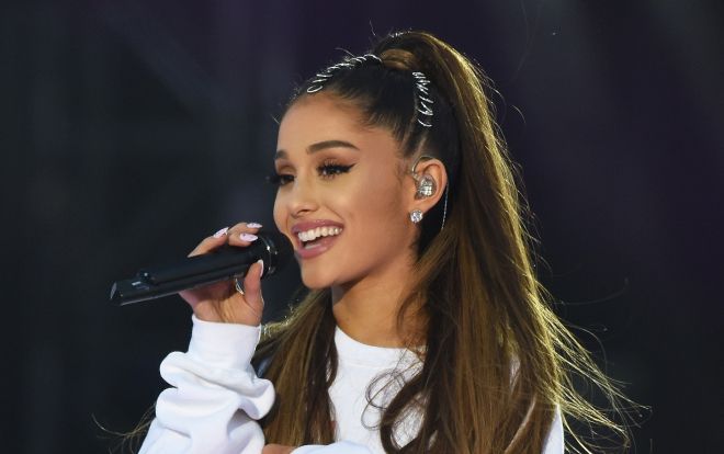 Lần đầu sau nhiều năm, Ariana Grande khoe mái tóc thật của mình trên Instagram