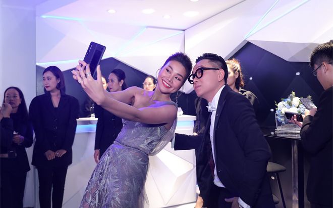 Sao Việt tại tiệc siêu sang mừng ra mắt siêu phẩm Galaxy Fold