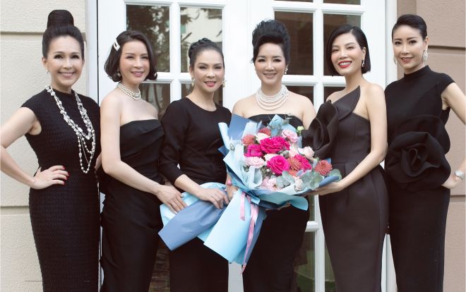 Khác biệt như dàn mỹ nhân đỉnh nhất Việt Nam, diện sắc đen toàn tập đi ăn mừng sinh nhật