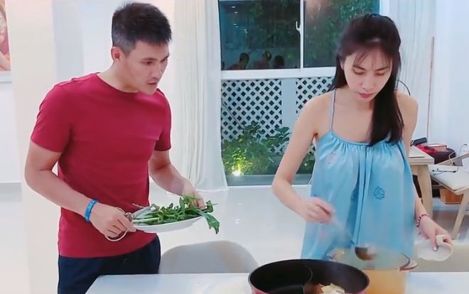 Thủy Tiên bất ngờ đòi 'đánh ghen' với fan hâm mộ vì dám thích Công Vinh