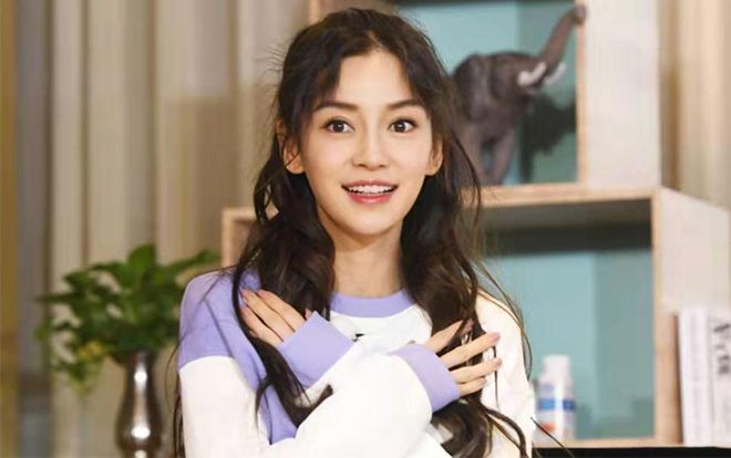 Vì tham gia show Keep Running của đài Chiết Giang, Angelababy bị thương tật vĩnh viễn ở ngón áp út