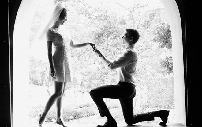 Hoàng Oanh khoe đi ăn cùng gia đình chồng, vẻ điển trai của ông xã là điều đáng chú ý