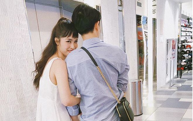 Khoe ảnh được Ông Cao Thắng xách hộ túi, biểu cảm của Đông Nhi mới thực sự hài hước