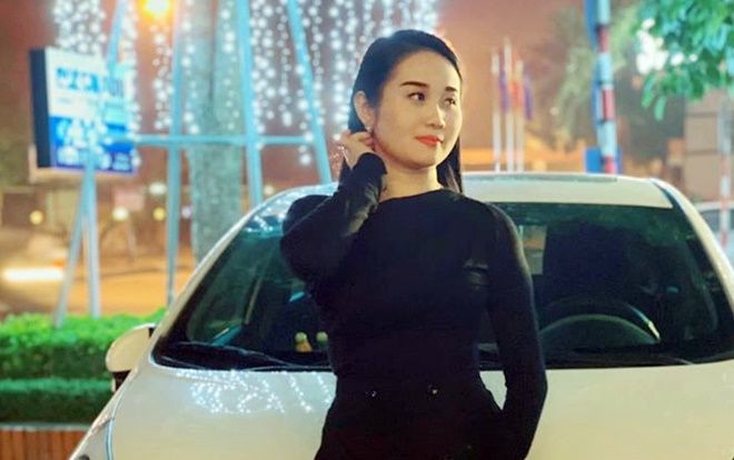 Bạn gái nóng bỏng của Tiến Linh khoe nhẫn cầu hôn, mong lấy chồng sớm