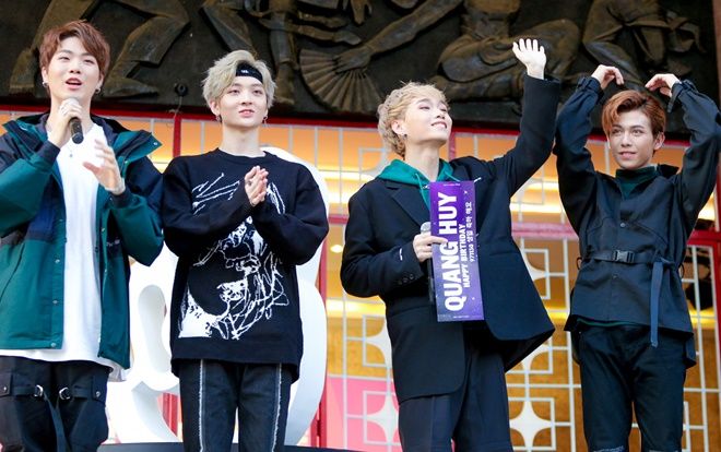 Tân binh D1VERSE 'hoang mang' trước màn fanchant cực khủng từ khán giả tại fansign đầu tiên trong sự nghiệp