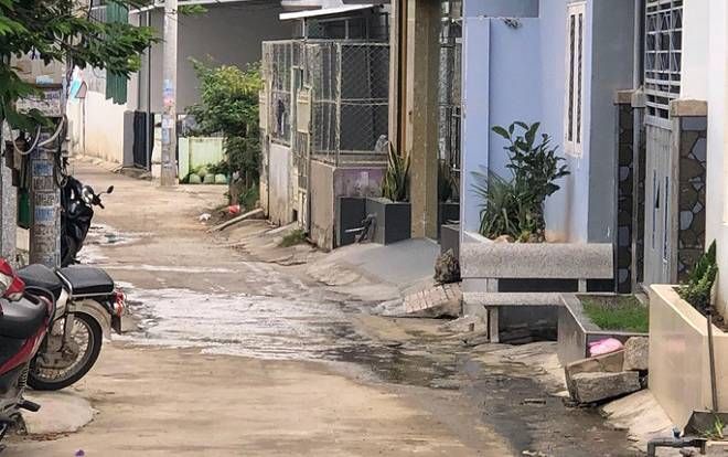 Mâu thuẫn trong lúc lấy xe máy, nam thanh niên bị bảo vệ quán karaoke chém nhiều nhát tử vong