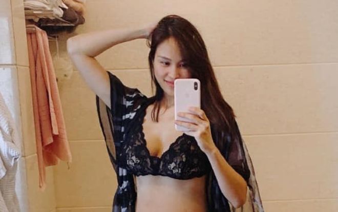 'Mẹ bỉm sữa' Phương Mai mặc nội y nóng bỏng khoe dáng đẹp sau 8 ngày sinh con