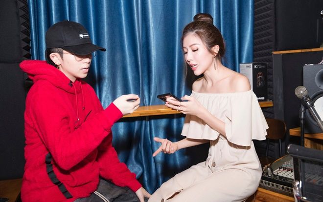 Kết hợp cùng Trang Pháp, Gil Lê khổ sở tột cùng khi lần đầu thử sức đọc rap bằng tiếng… Pháp