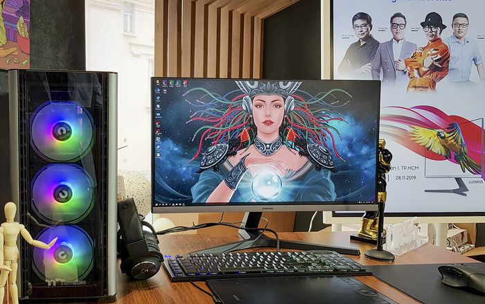 Samsung ra mắt màn hình máy tính UHD LU28R550 tại Việt Nam